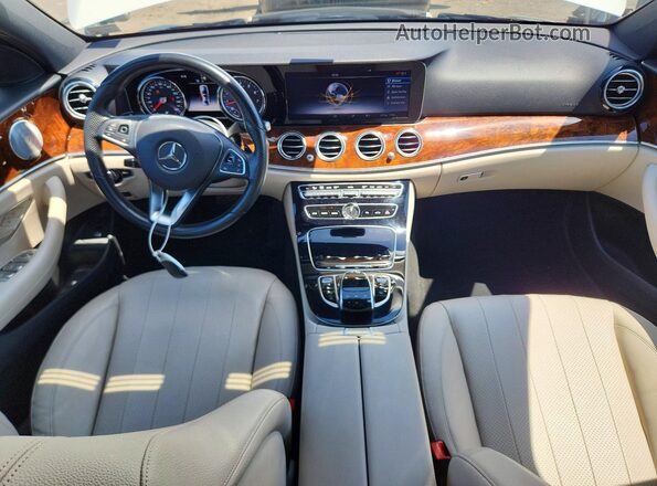 WDDZF4KB4HA019819 2017 MERCEDES-BENZ E White Widok deski rozdzielczej
