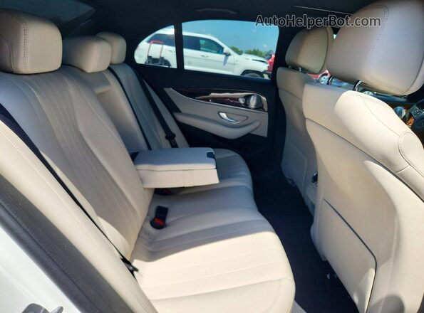 WDDZF4KB4HA019819 2017 MERCEDES-BENZ E White Widok tylnych siedzeń