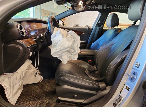 WDDZF4KB4KA590914 2019 MERCEDES-BENZ E Silver Вид салону спереду