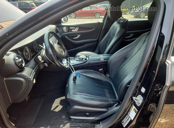 WDDZF4KB7HA078010 2017 MERCEDES-BENZ E Black Вид салону спереду