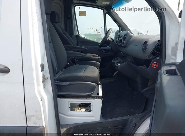 WDRPF1CD4KP160393 2019 FREIGHTLINER SPRINTER 2500 White Front interior view