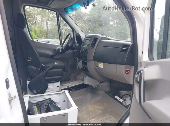 WDYPE7CD7HP573928 2017 FREIGHTLINER SPRINTER 2500 White Widok wnętrza z przodu