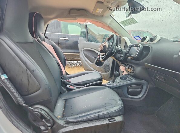 WMEFJ5DA7GK142420 2016 SMART FORTWO White Vista de los asientos traseros