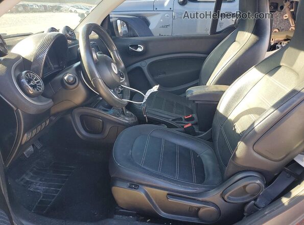 WMEFJ9BA8HK214558 2017 SMART FORTWO Gray Front interior view