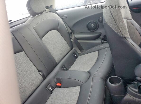 WMW13DJ09P2S93569 2023 MINI COOPER Green Vista de los asientos traseros