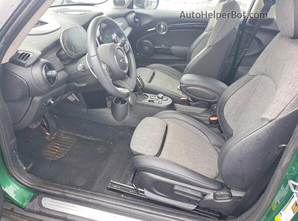 WMW13DJ09P2S93569 2023 MINI COOPER Green Vista interior delantera