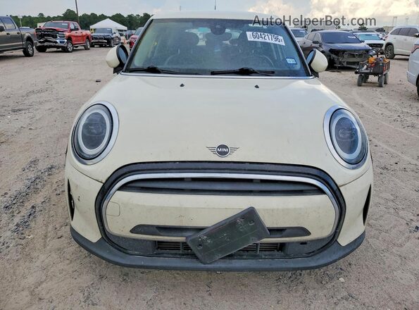 WMW33DK08N2P61005 2022 MINI COOPER Кремовый Вид спереди