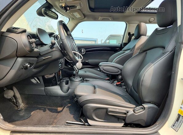 WMW53DH02P2T36141 2023 MINI COOPER White Front interior view