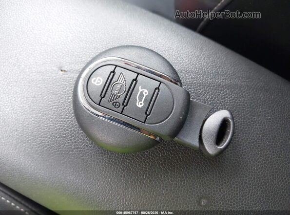 WMWLN9C32H2E49592 2017 MINI CLUBMAN Кремовый Вид панели приборов
