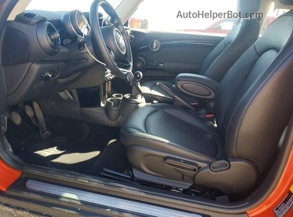 WMWXR3C08M2N75889 2021 MINI COOPER Orange Front interior view