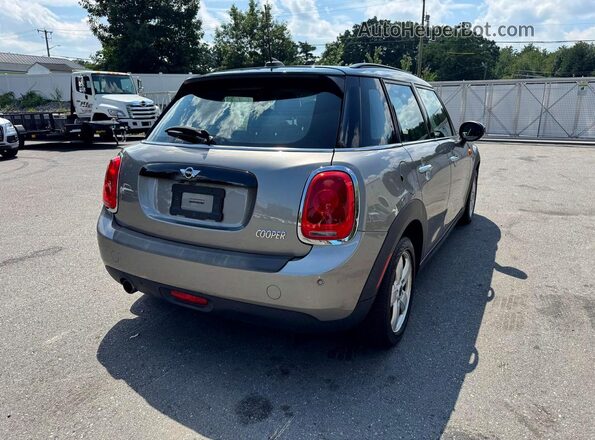 WMWXU1C51J2F79425 2018 MINI COOPER Silver Front interior view