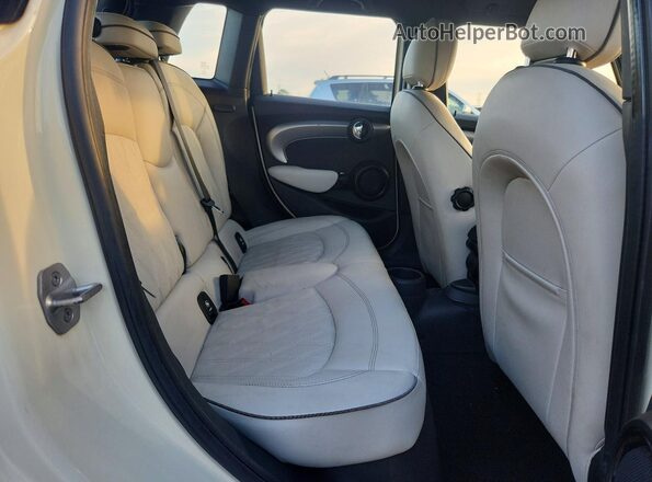 WMWXU9C02M2P04629 2021 MINI COOPER Cream Вид задніх сидінь