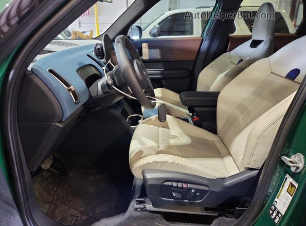 WMZ23GA06S7R67696 2025 MINI COUNTRYMAN Green Widok wnętrza z przodu