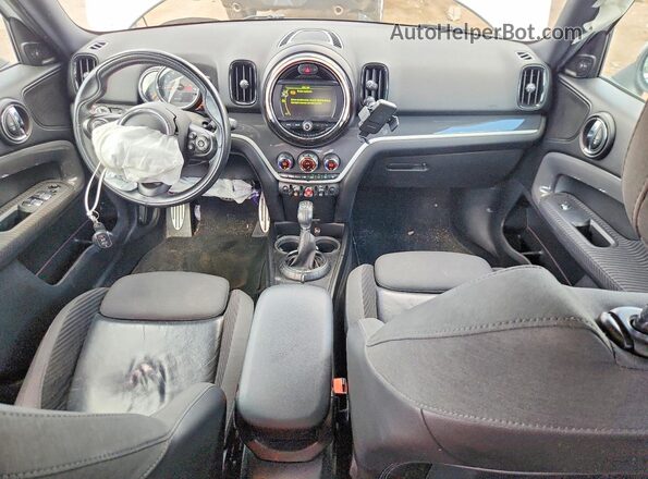 WMZYT5C30H3D78944 2017 MINI COOPER White Vista del salpicadero