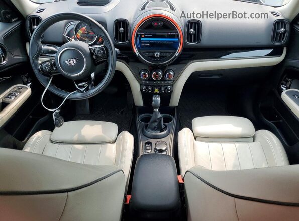WMZYU7C57K3F94484 2019 MINI COOPER Серый Вид панели приборов