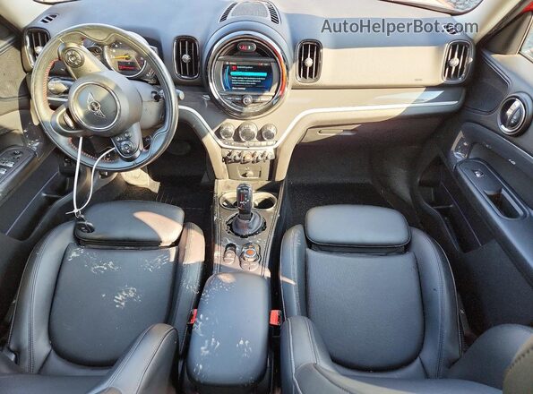 WMZYX1C04L3L24880 2020 MINI COOPER Red Vista del salpicadero