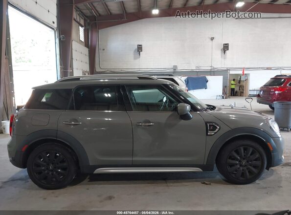 WMZYX1C06L3L43124 2020 MINI COUNTRYMAN Gray Vista interior trasera