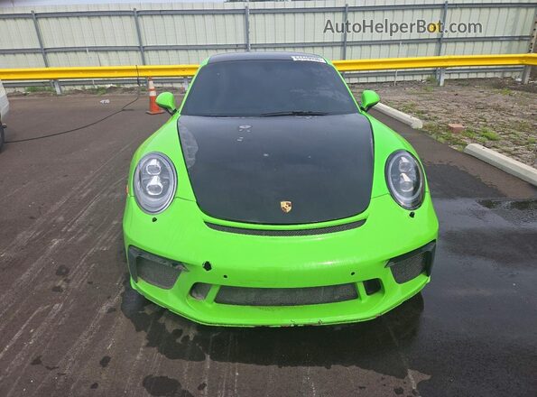 WP0AC2A95JS175760 2018 PORSCHE 911 Зеленый Вид спереди