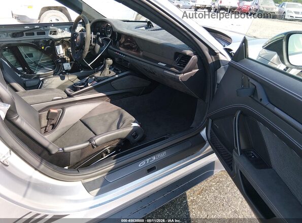 WP0AF2A94SS279794 2025 PORSCHE 911 Серебряный Вид салона спереди