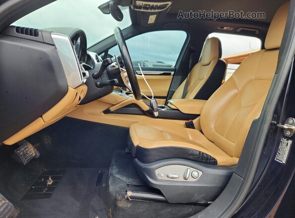 WP1AA2A21GKA08814 2016 PORSCHE CAYENNE Black Вид салону спереду