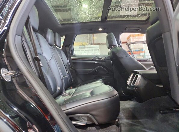 WP1AA2A21HKA80923 2017 PORSCHE CAYENNE Black Вид задньої частини салону