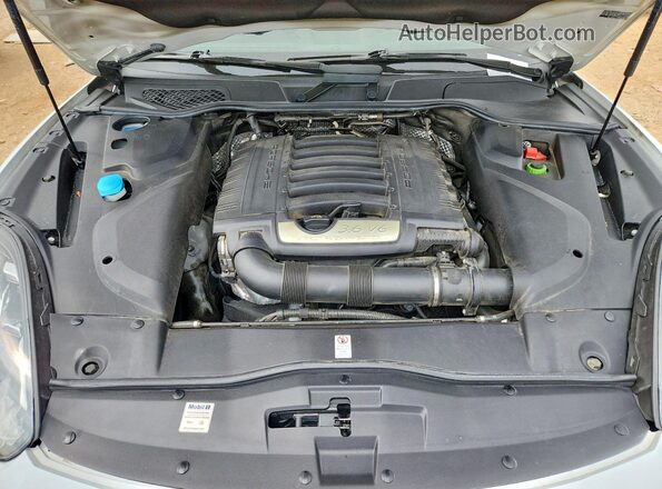 WP1AA2A21HKA82865 2017 PORSCHE CAYENNE White უკანა სალონის ხედი