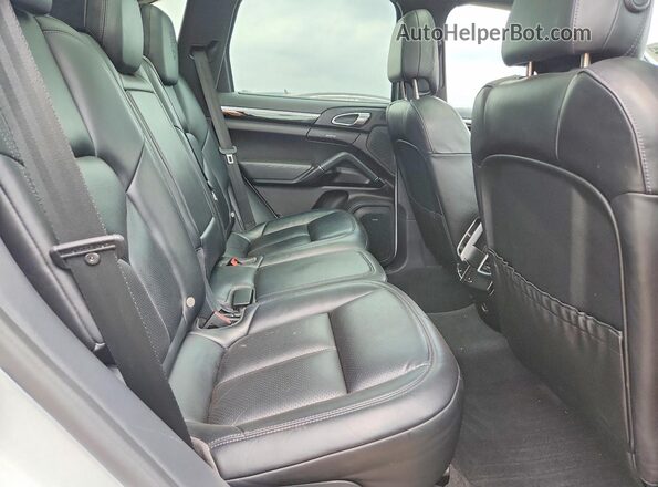 WP1AA2A21HKA82865 2017 PORSCHE CAYENNE White უკანა სავარძლების ხედი
