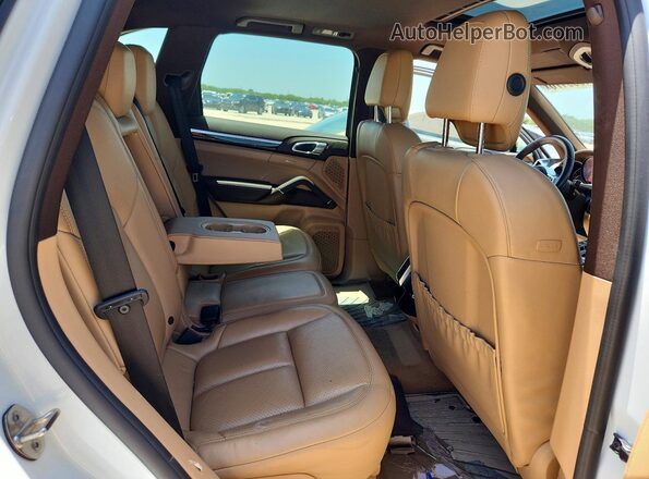 WP1AA2A23HKA82320 2017 PORSCHE CAYENNE White Rear interior view
