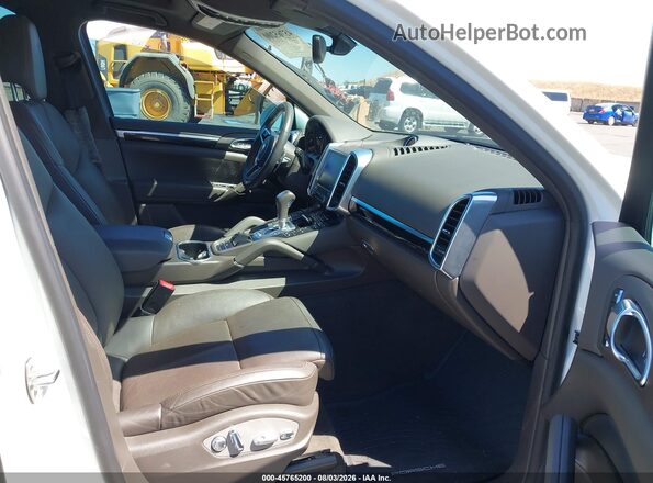 WP1AA2A24JKA02030 2018 PORSCHE CAYENNE Белый Вид салона спереди
