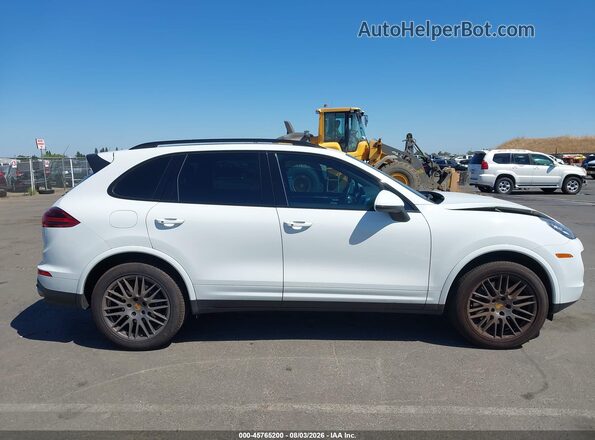 WP1AA2A24JKA02030 2018 PORSCHE CAYENNE Белый Вид задней части салона