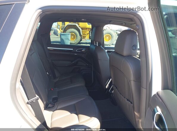 WP1AA2A24JKA02030 2018 PORSCHE CAYENNE Белый Вид наклейки с VIN-кодом
