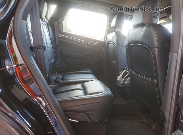 WP1AA2A25GKA12140 2016 PORSCHE CAYENNE Black Вид задньої частини салону