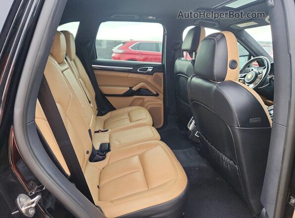 WP1AA2A28JKA01995 2018 PORSCHE CAYENNE Black Հետևի նստատեղերի տեսք