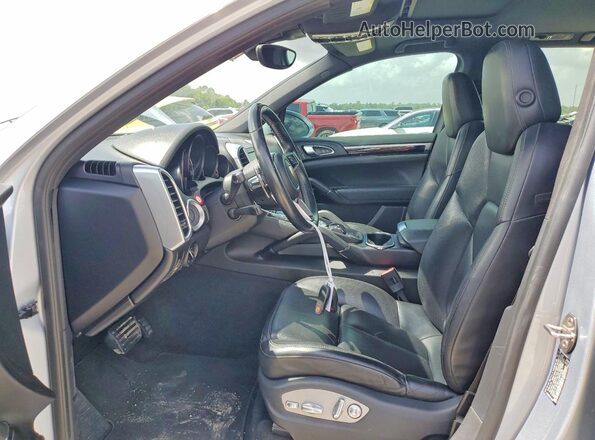 WP1AA2A2XGKA11405 2016 PORSCHE CAYENNE Silver Вид салону спереду