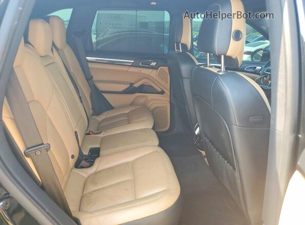 WP1AA2A2XGLA04092 2016 PORSCHE CAYENNE Black Սալոնի հետևի տեսք