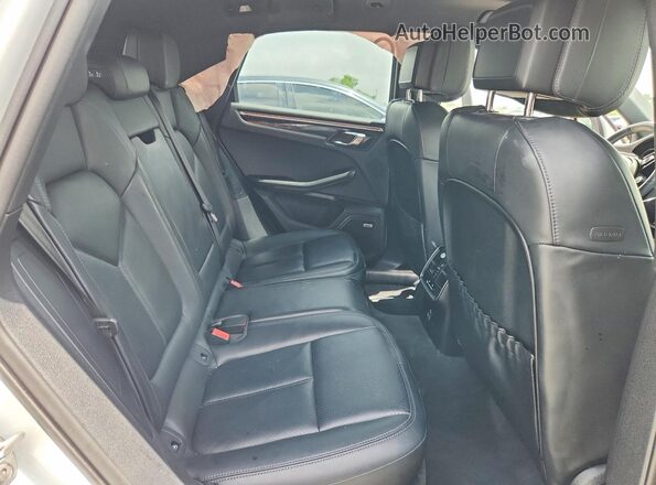 WP1AA2A50RLB04473 2024 PORSCHE MACAN White Widok wnętrza z tyłu