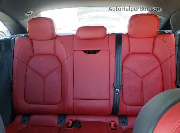 WP1AA2A53LLB02188 2020 PORSCHE MACAN Silver უკანა სავარძლების ხედი
