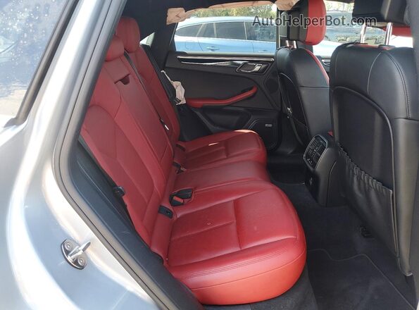 WP1AA2A53LLB02188 2020 PORSCHE MACAN Silver უკანა სალონის ხედი