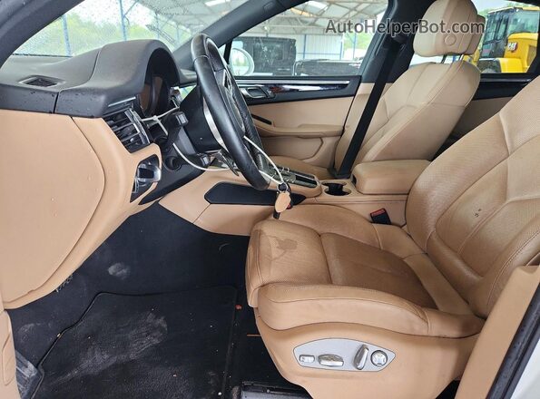 WP1AA2A53MLB06193 2021 PORSCHE MACAN White Front interior view
