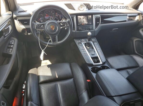 WP1AA2A54HLB83516 2017 PORSCHE MACAN Красный Вид панели приборов