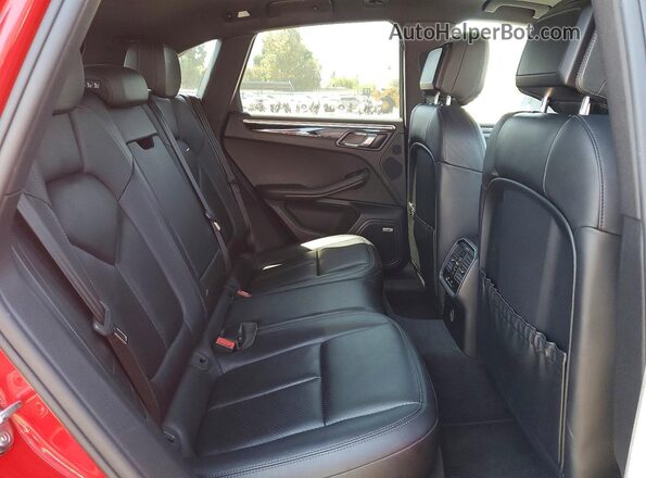 WP1AA2A54HLB83516 2017 PORSCHE MACAN Красный Вид задней части салона