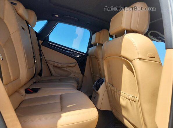 WP1AA2A56JLB12811 2018 PORSCHE MACAN Белый Вид задней части салона