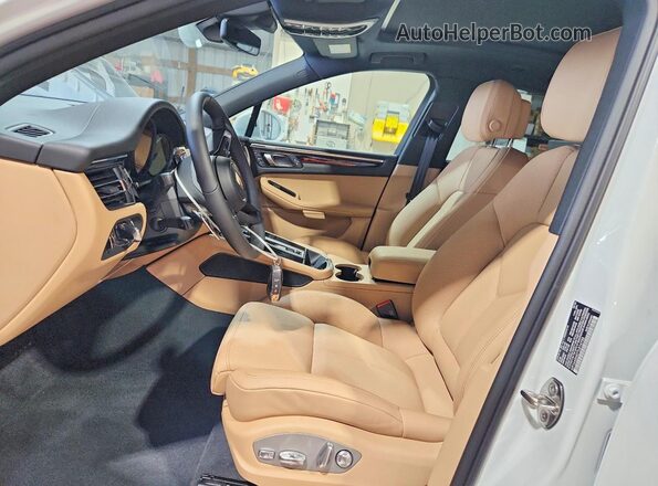 WP1AA2A57TLB14733 2026 PORSCHE MACAN White Vista interior delantera