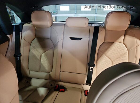WP1AA2A57TLB14733 2026 PORSCHE MACAN White Vista de los asientos traseros
