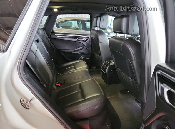 WP1AA2A58JLB07836 2018 PORSCHE MACAN White Vista de los asientos traseros
