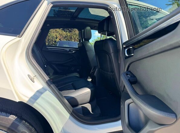 WP1AA2A58LLB08410 2020 PORSCHE MACAN White Rear interior view