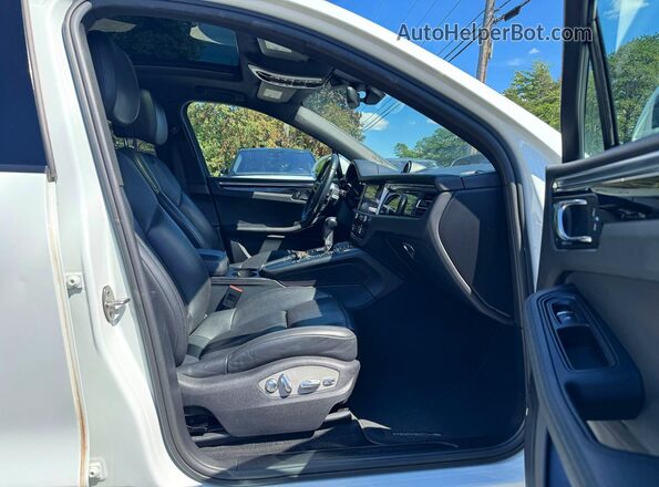 WP1AA2A58LLB08410 2020 PORSCHE MACAN White Dashboard view