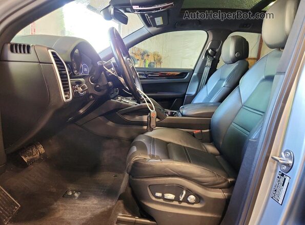 WP1AA2AY0KDA02794 2019 PORSCHE CAYENNE Silver Вид салону спереду