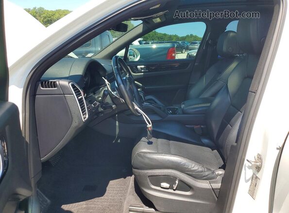 WP1AA2AY0KDA12824 2019 PORSCHE CAYENNE White Vista del salpicadero