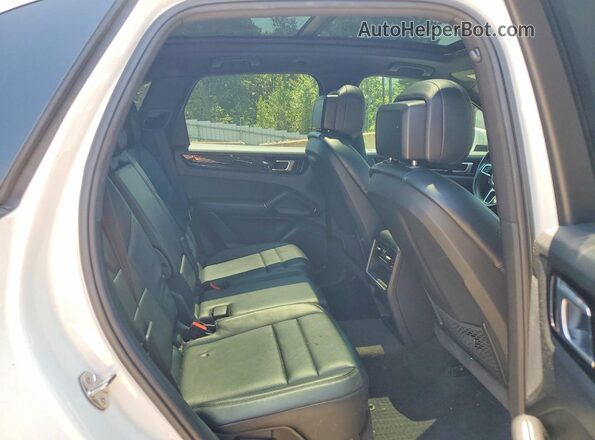 WP1AA2AY0KDA12824 2019 PORSCHE CAYENNE White Vista del compartimento del motor